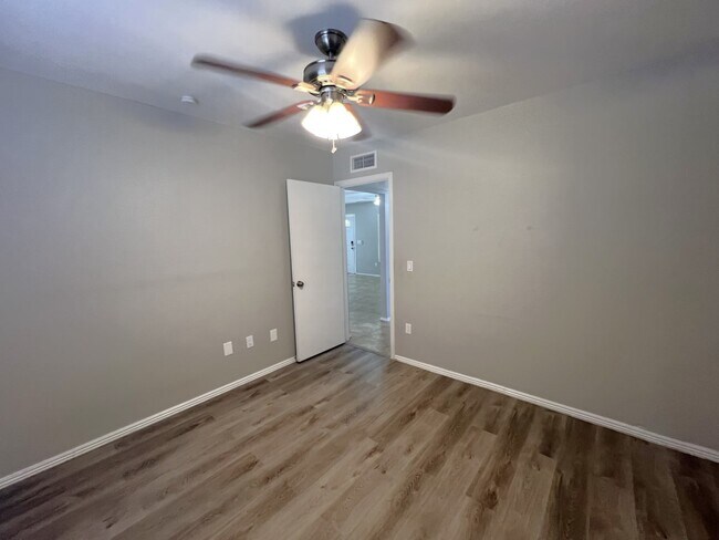 Photo - 706 W Fogal Way