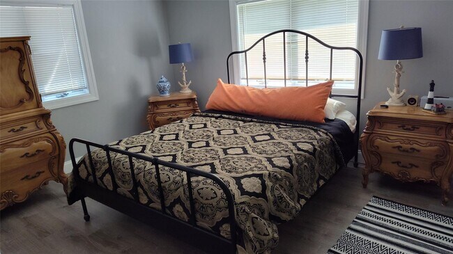 Photo - 1 Washington Ave E