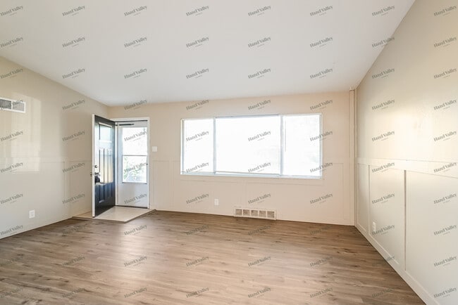 Photo - 2240 Hummingbird Dr