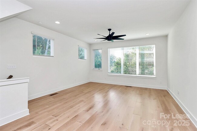 Photo - 1919 W Trade St