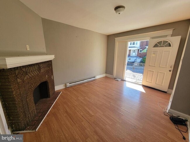 Photo - 1833 W Rockland St