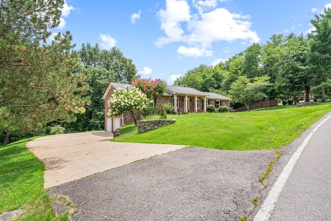 Photo - Pet Friendly Three Bedroom with Basement!
