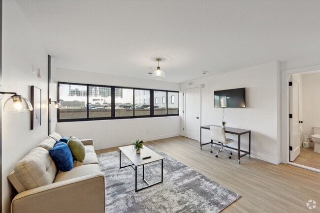 Building Photo - 913 N Market St Rental