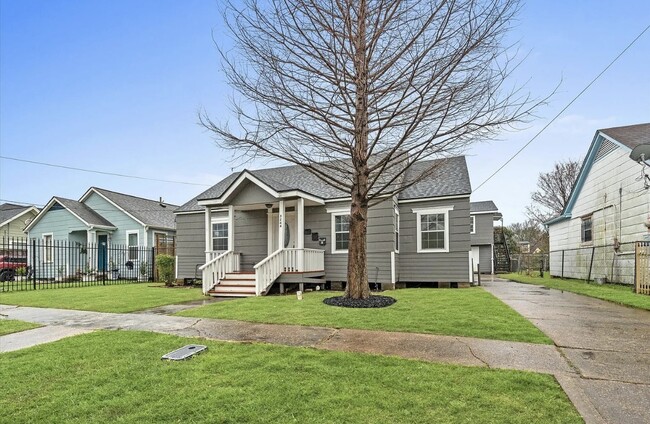 Photo - 5244 Leeland St