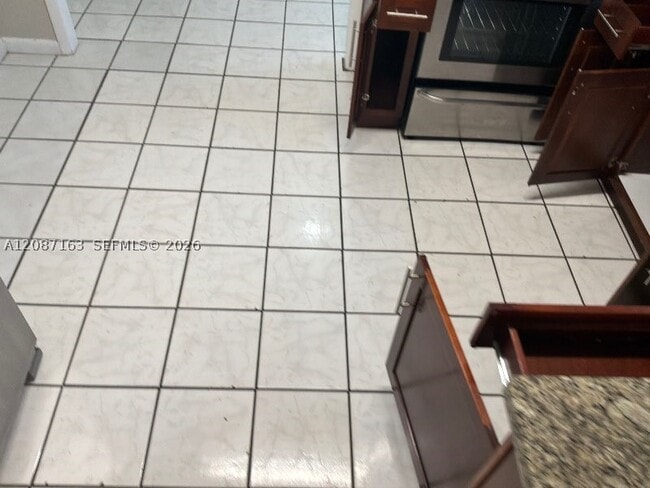 Photo - 617 A