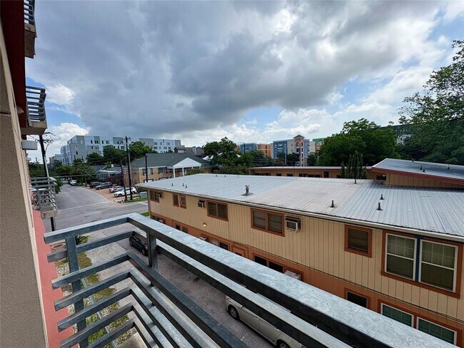 Photo - 711 W 26th St Unidad 303