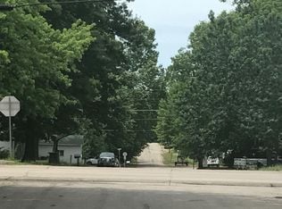 Photo - BISMARCK - 2 Bedroom home on large corner lot - $399.30 MONTH / $999 DOWN