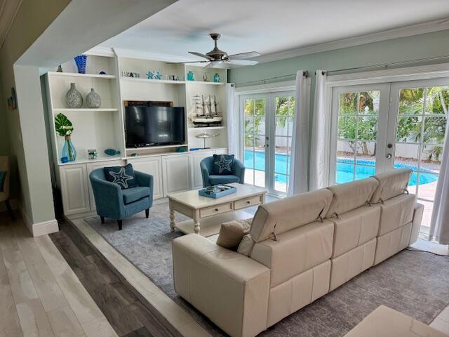 Photo - 908 SE 10th St