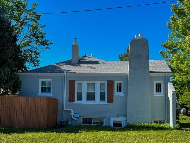 Building Photo - 1590 Tamarac St