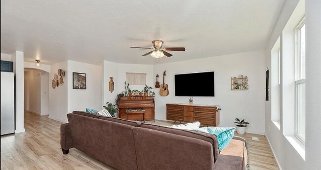 Photo - 765 SW Portal St