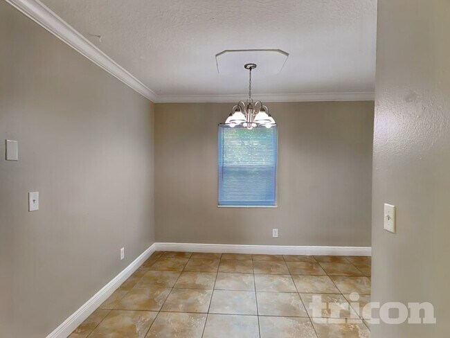 Photo - 563 Robin Hill Cir