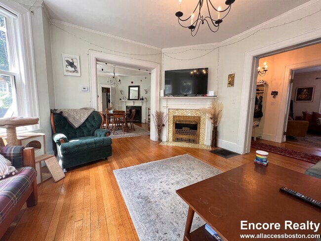 Photo - 9 Kenwood St Apartments Unit 1