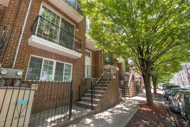 Building Photo - 120 Garabrant St Unit 1