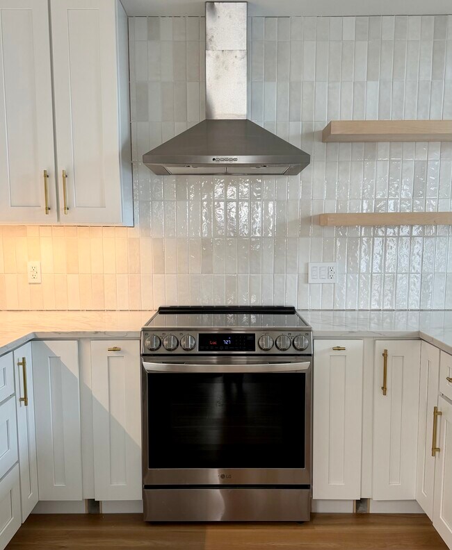 Photo - 8130 Broadmoor St