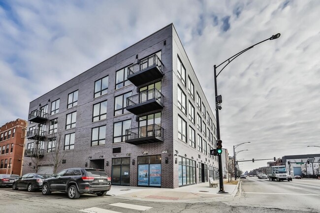 Building Photo - 2353 W Wabansia Ave Rental