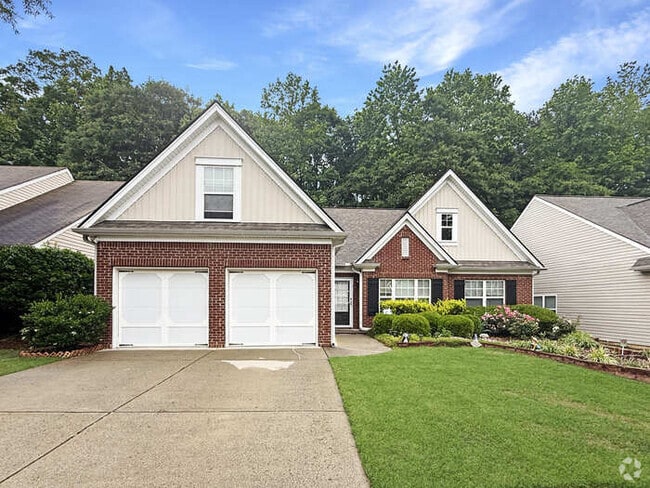 Building Photo - 2607 Woodford Ln NE Rental