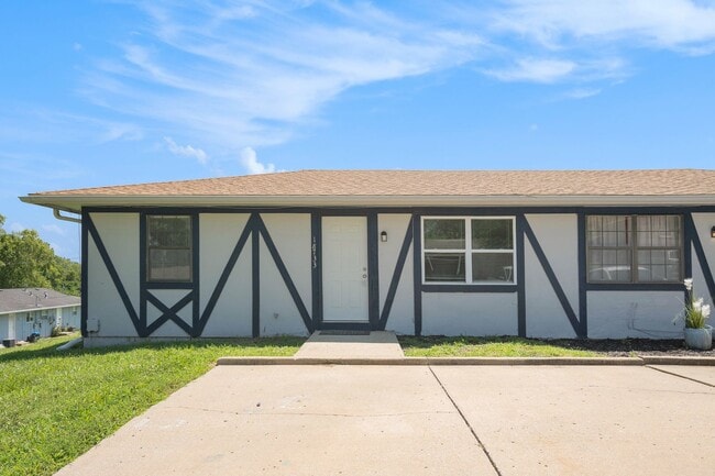 Building Photo - **$0 Application Fee for August!!** Beauti... Rental