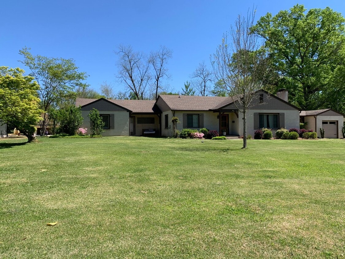 Gorgeous and updated home in Heart of Auburn - Gorgeous and updated home in Heart of Auburn