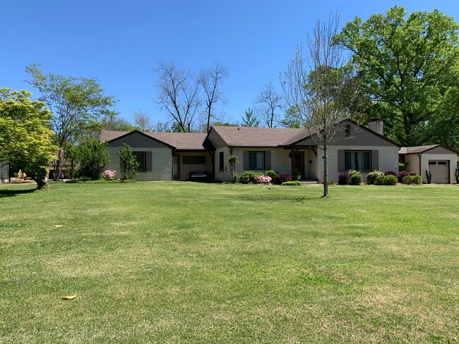 Gorgeous and updated home in Heart of Auburn - Gorgeous and updated home in Heart of Auburn