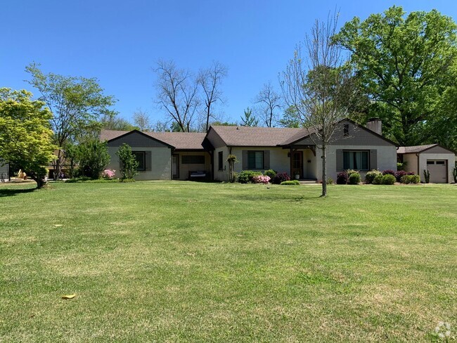 Building Photo - Gorgeous and updated home in Heart of Auburn