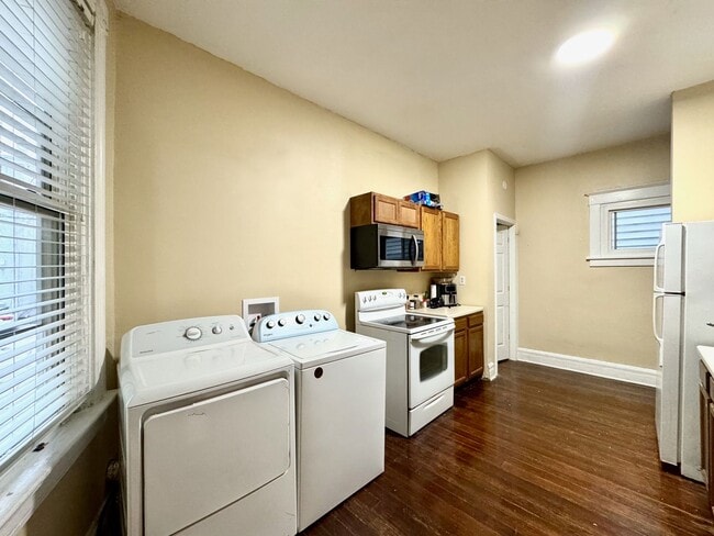 Photo - 4 Bed/2 bath UC Rental On Victor + Parking...
