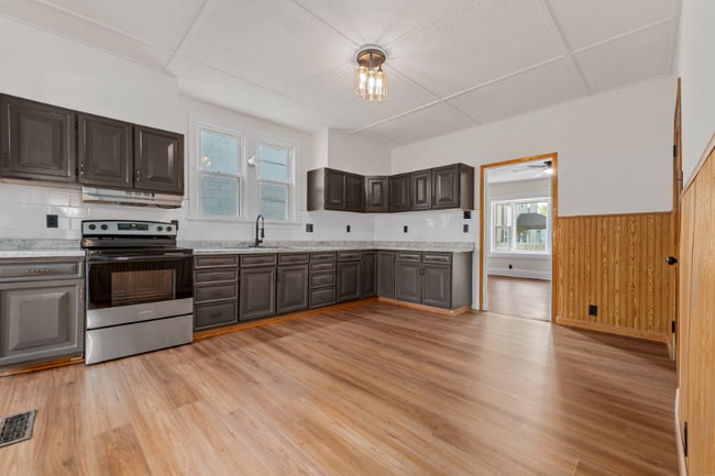 Photo - 126 E Zupan St