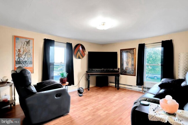 Photo - 316 W 9th St