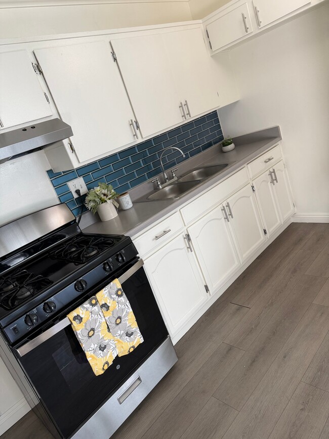 6928 Woodley Ave Unit 204