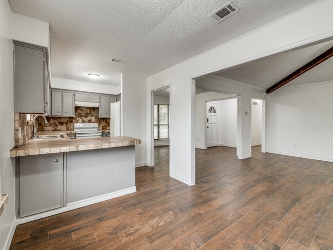 Photo - 6900 Wicks Trail