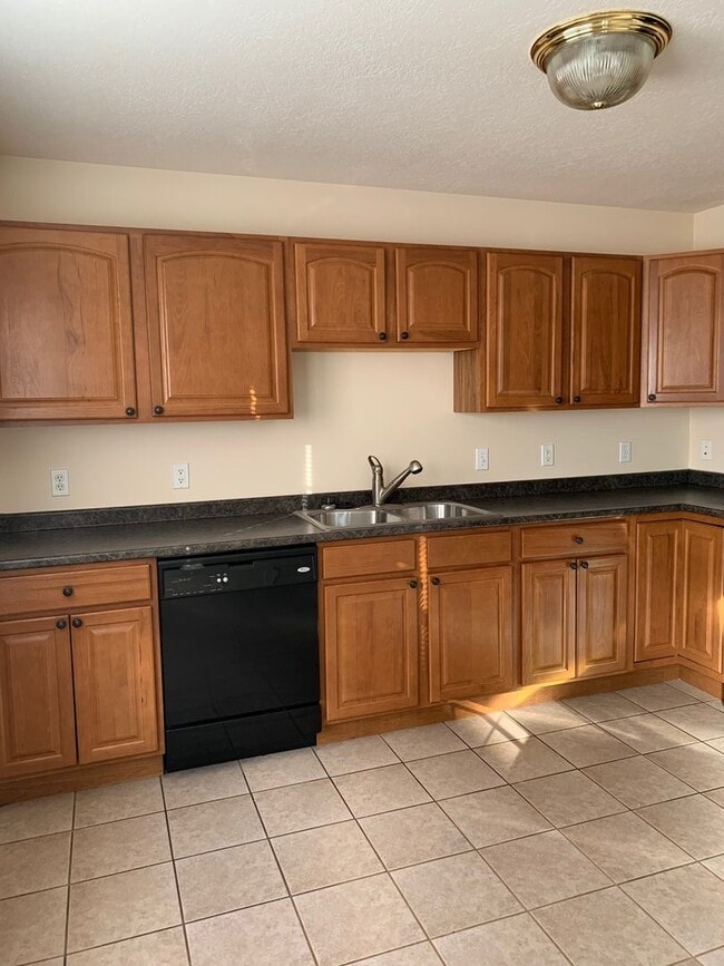 Photo - 960 Oak Tree Blvd NW