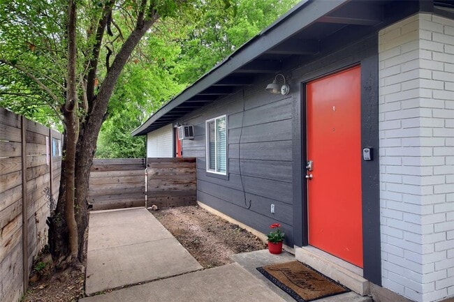 Photo - 2325 Newfield Ln