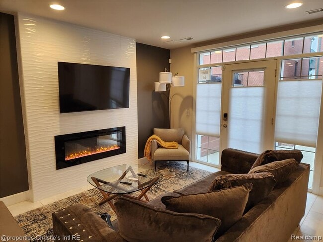 Photo - 248 Erskine St