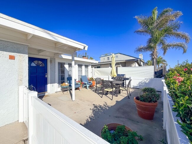 Building Photo - 207 Rossmore- MFR Unit 1