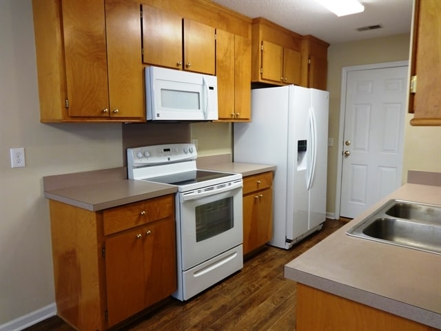 Photo - 103 Scottswood Dr