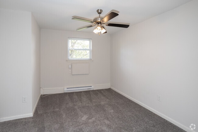1BR, 1BA - 576SF - Bedroom 1