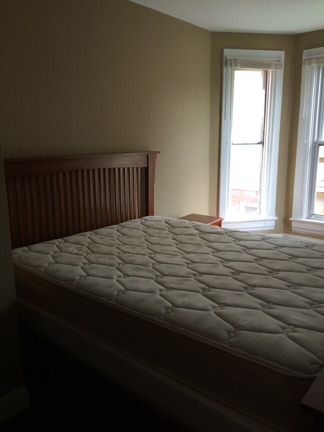 Photo - 710 W 3rd St Unidad 2