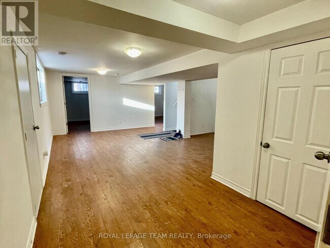 Photo - 1627 Chaucer Ave