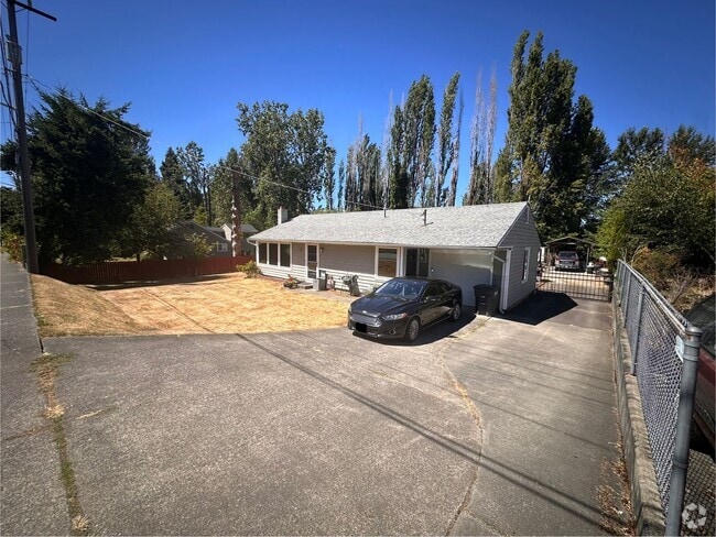 Building Photo - Cozy & Convenient 2-Bedroom Home with Larg...