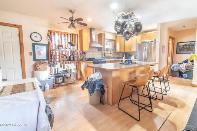 Photo - 99 1/2 Walworth St