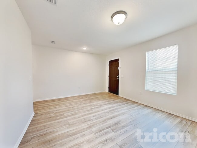 Photo - 1125 Waggoner Dr