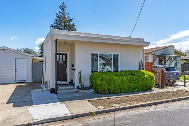 Building Photo - 701 Railroad Ave Unit A