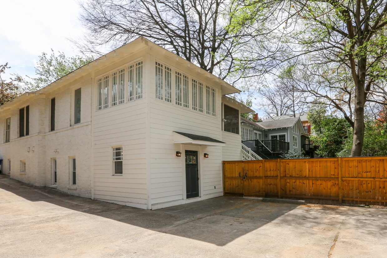 Private entrance to the unit, and the parking area - 352 5th Street NE (Atlanta, GA)