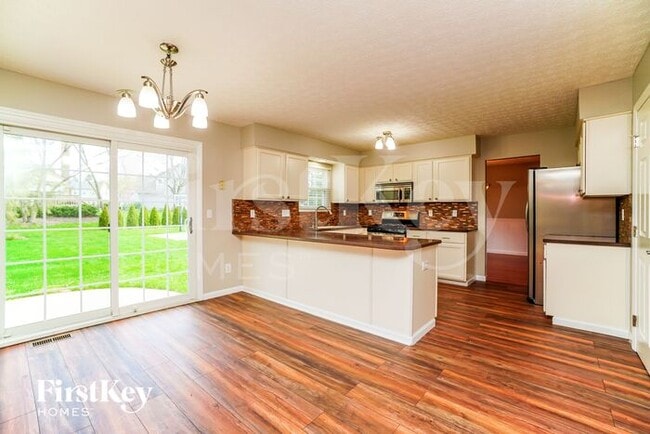 Photo - 841 Elgin Cir