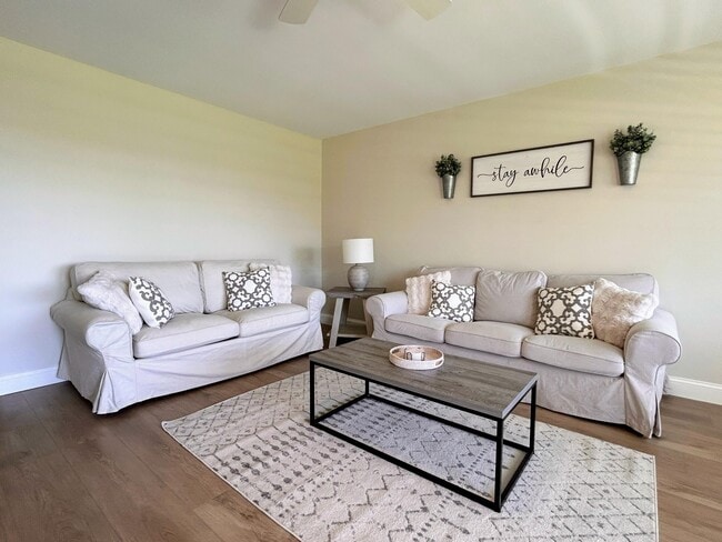 Building Photo - 620 Horizon W Unit 201