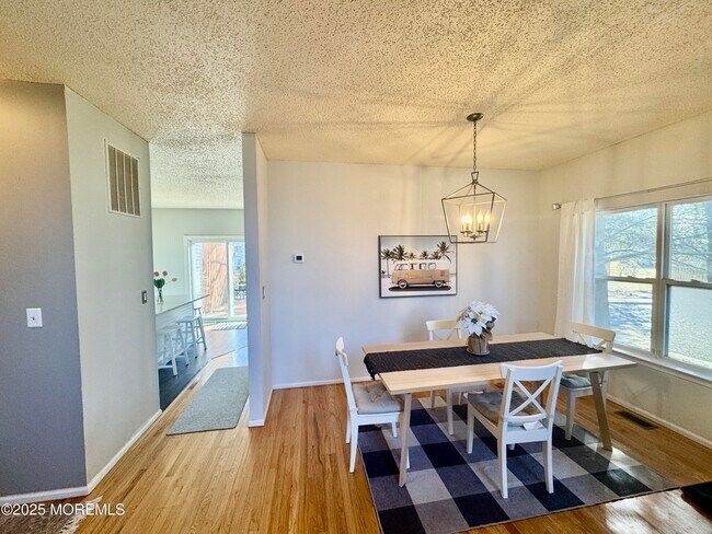 Photo - 113 Richmond Ct N