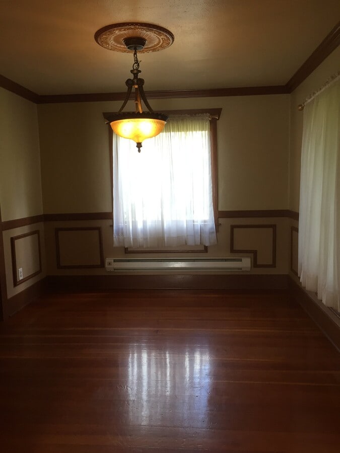 Photo - 105 125th St E