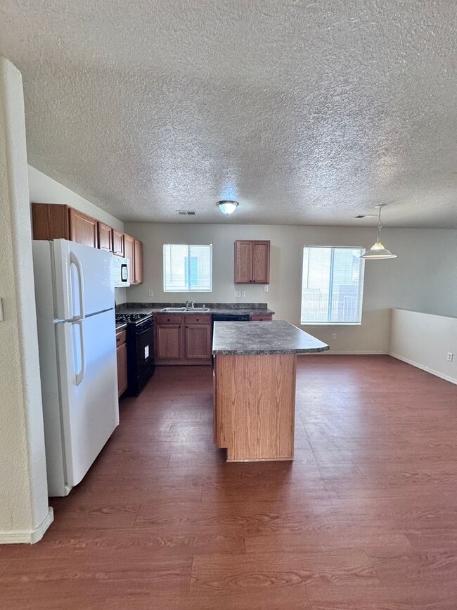 Photo - 4 bed 2 bath home- New Carpet!