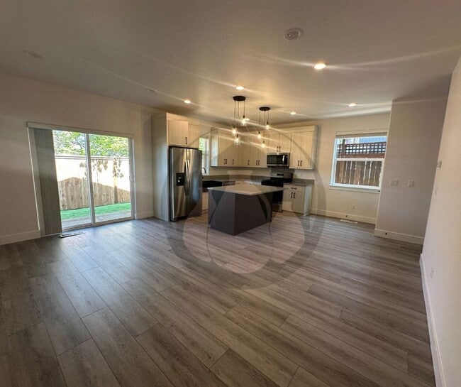 Photo - Talloc Ave SE Duplex Unit 6935