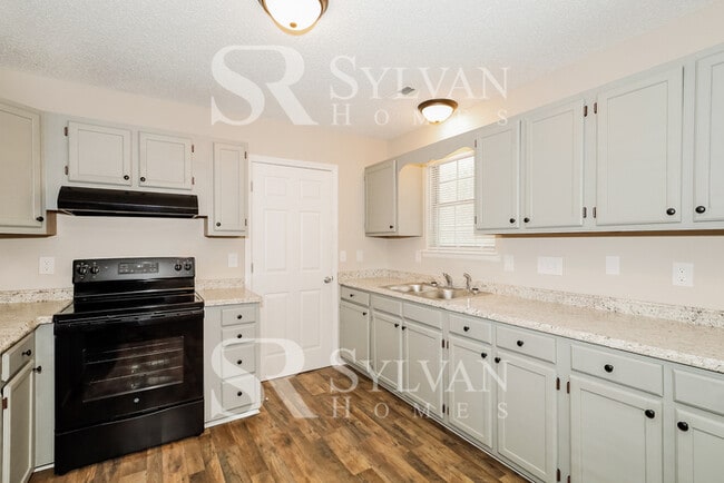 Photo - Cute, cozy and comfortable