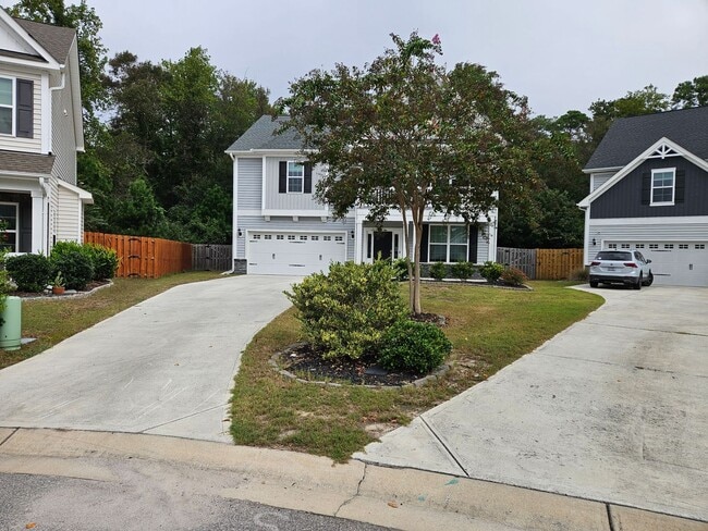Building Photo - Beautiful unfurnished 3 bed 2.5 bath home ...